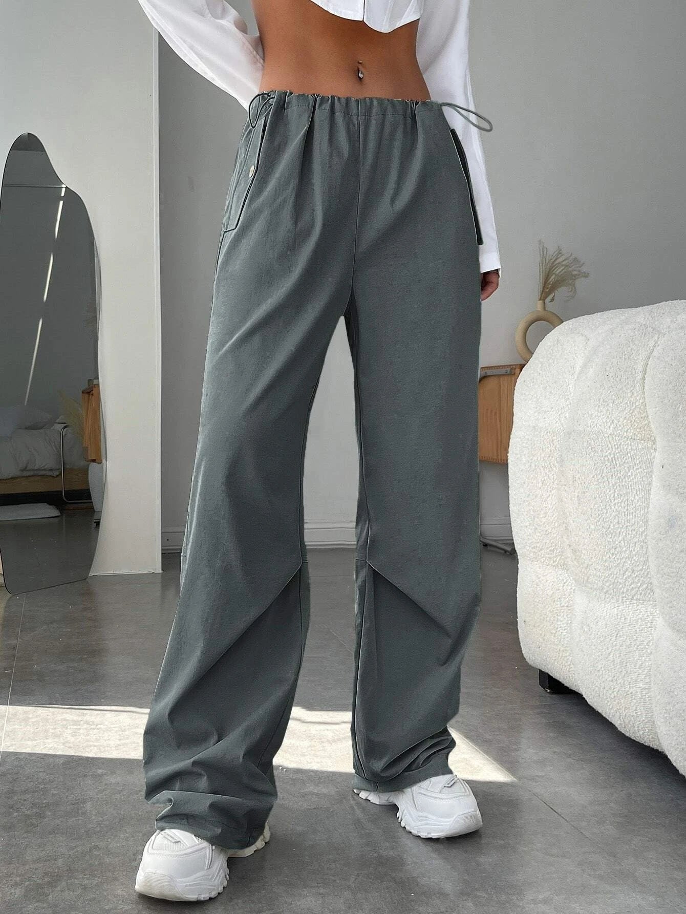Bequeme Damenhose mit Seitentaschen und Kordelzug von MODEGEIST