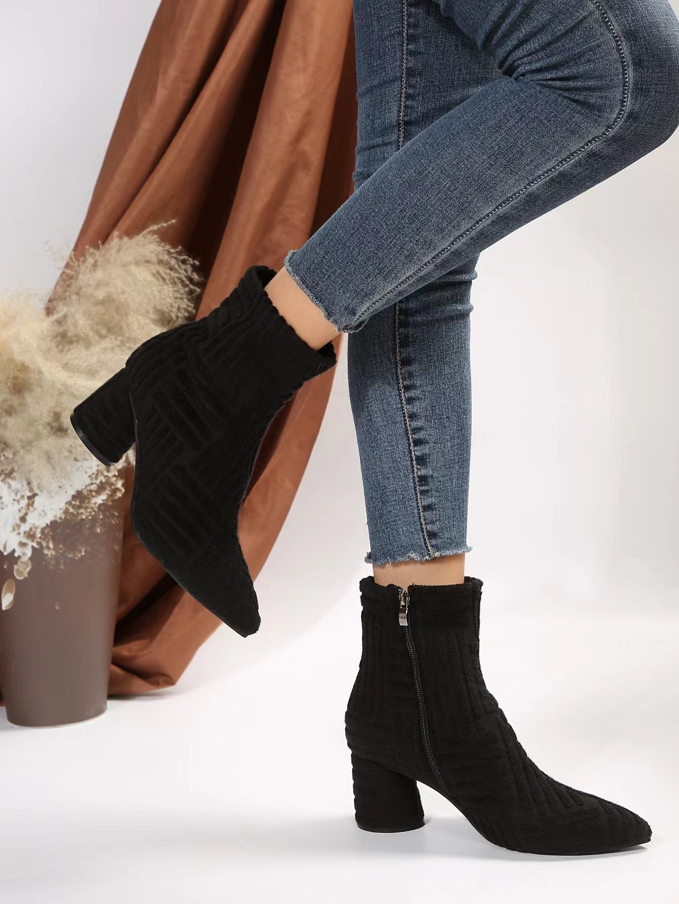 Damen Stiefeletten mit zeitgemäßem Strickdesign und komfortablem Blockabsatz ModeGeist