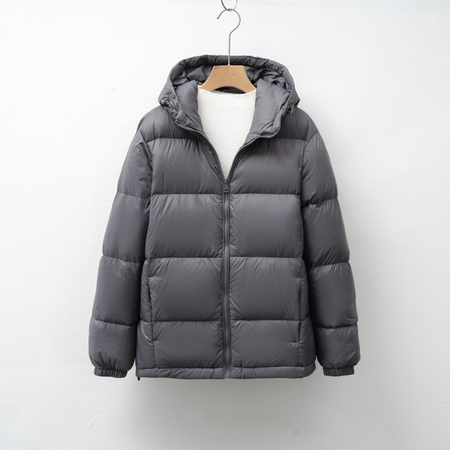 Damen leichte isolierte Winterjacke mit verstellbarer Kapuze ModeGeist