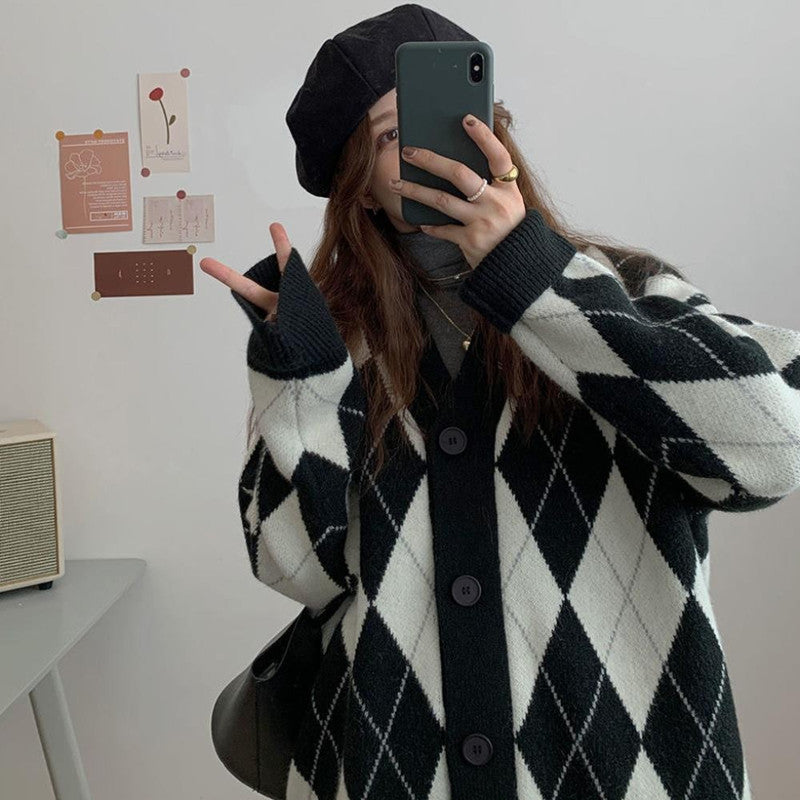 Damen lässige Strickjacke mit Rautenmuster und großen Knöpfen ModeGeist
