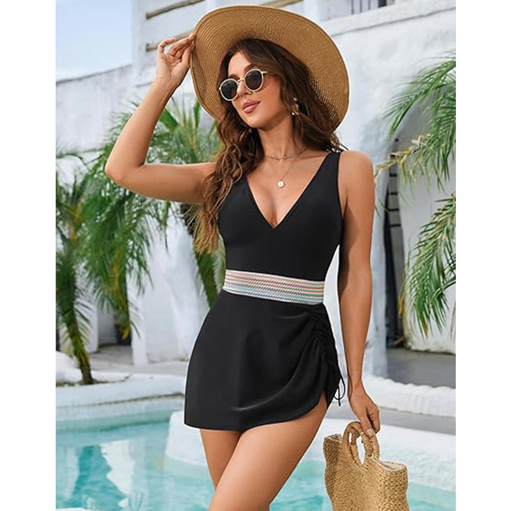 Moderner Badeanzug für Damen mit Wickelrock und Streifen-Detail von MODEGEIST