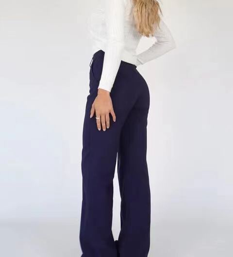 MODEGEIST:  Figurbetonte, elegante Damenhose mit hoher Taille