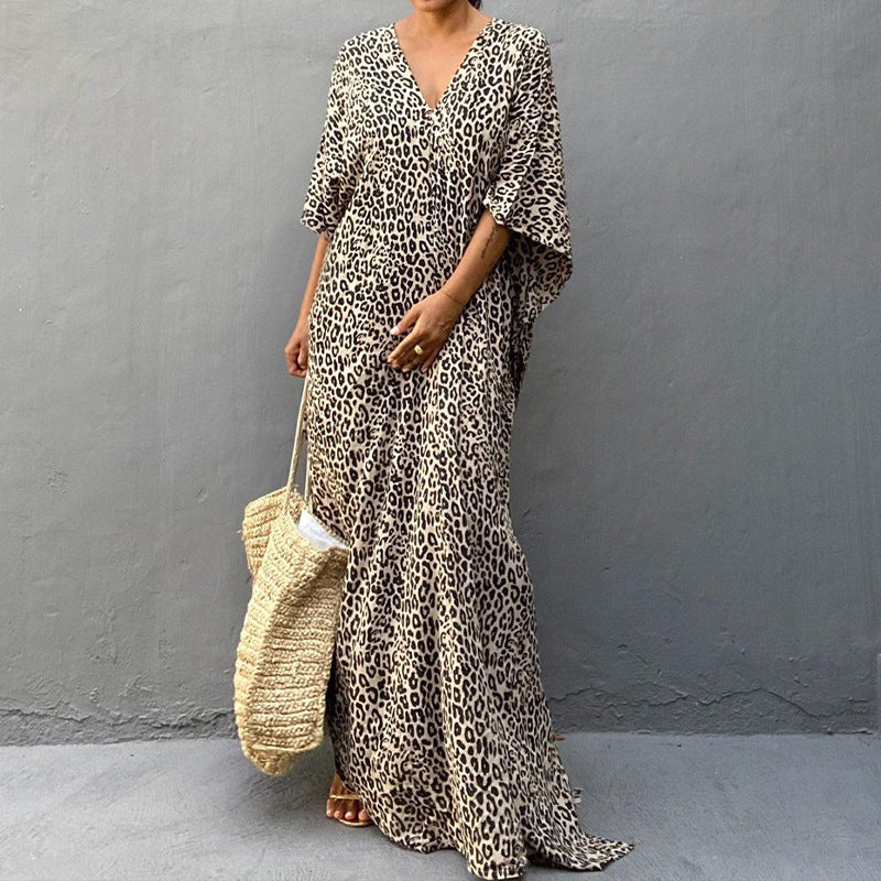 Elegantes, lässiges Maxikleid mit Tierprint und asymmetrischem Saum von MODEGEIST