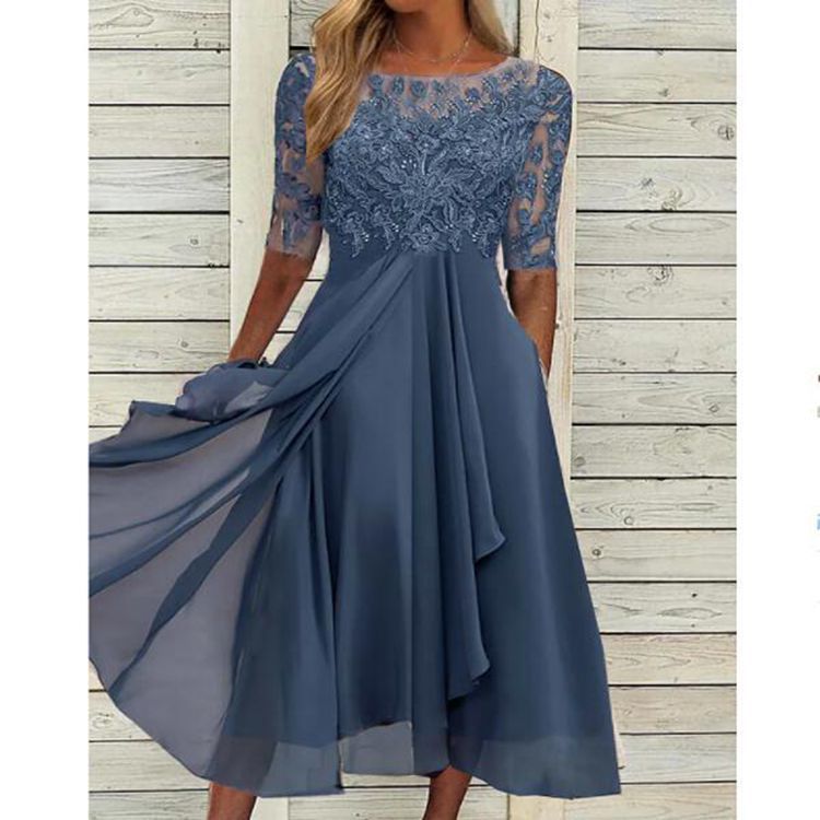 Elegantes Cocktailkleid für Damen mit Spitze und fließendem Rock von MODEGEIST