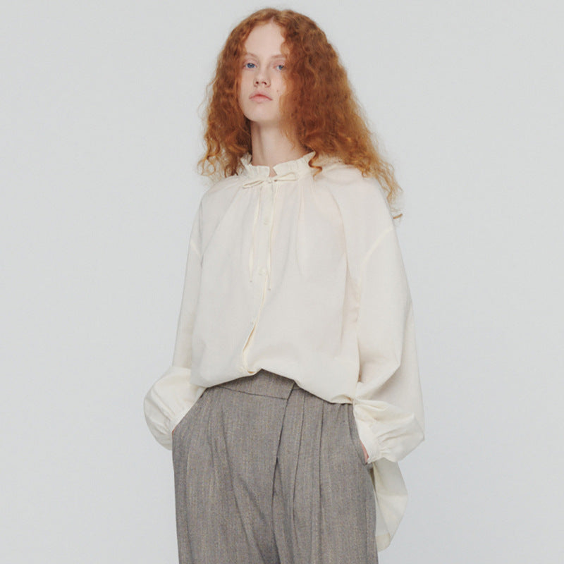 Modische Bluse für Damen mit weiten Ärmeln und edlem Kragen