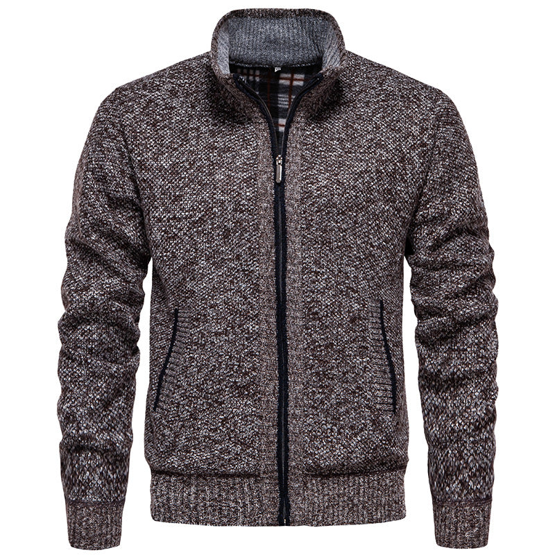 Herren stylischer Strickjacke mit hohem Kragen und praktischen Taschen ModeGeist