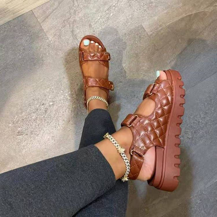 Komfortable Damen-Sandalen mit verstellbaren Schnallen und Profilsohle von MODEGEIST