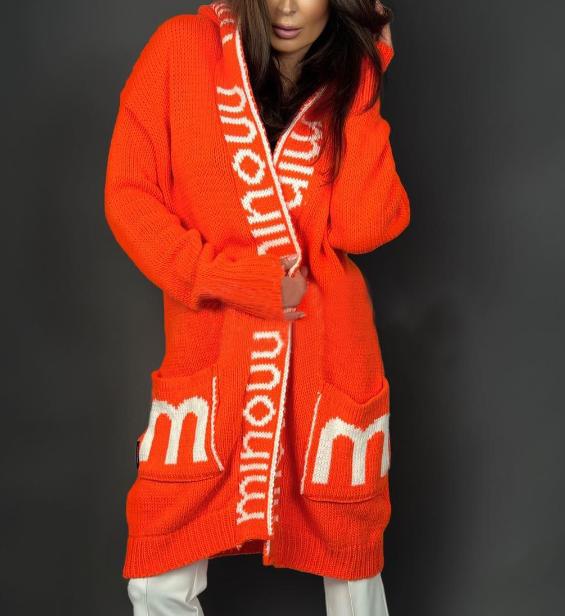 Damen Strickjacke mit logodruck und tiefen Taschen ModeGeist