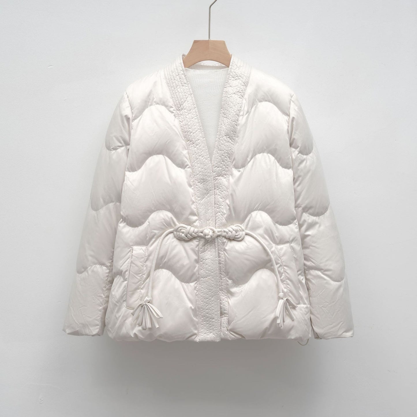 Damen Voluminöse Steppjacke mit Taillenzug und eleganter Struktur ModeGeist