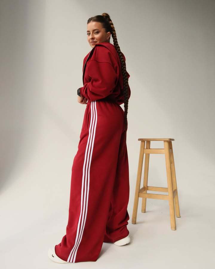 Damen Trendiges Sport-Lounge-Set mit cropped Sweatjacke und weit geschnittenen Jogginghosen ModeGeist