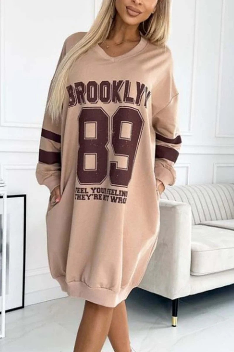 Damen lässiges oversized Sportkleid mit V-Ausschnitt und kontrastierenden Ärmeln ModeGeist