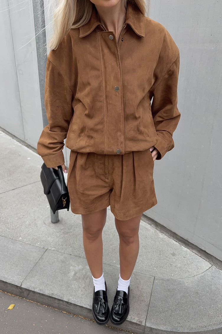 ModeGeist | Lockere Braune Wildlederreversjacke und Shorts Zweiteiler Satz