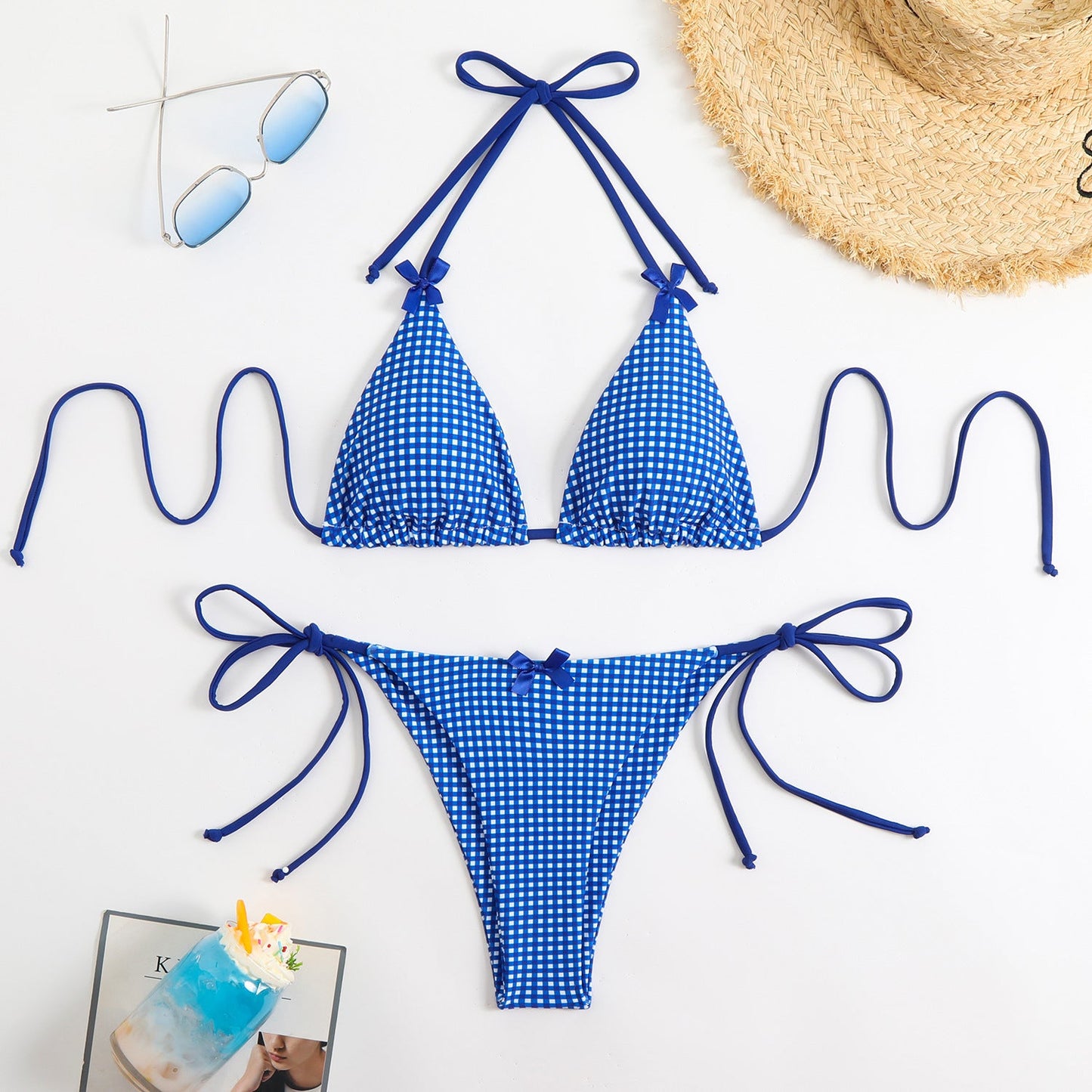 Moderner Damen Bikini mit Dreieck-Oberteilen, Karomuster und eleganten Bändern von MODEGEIST