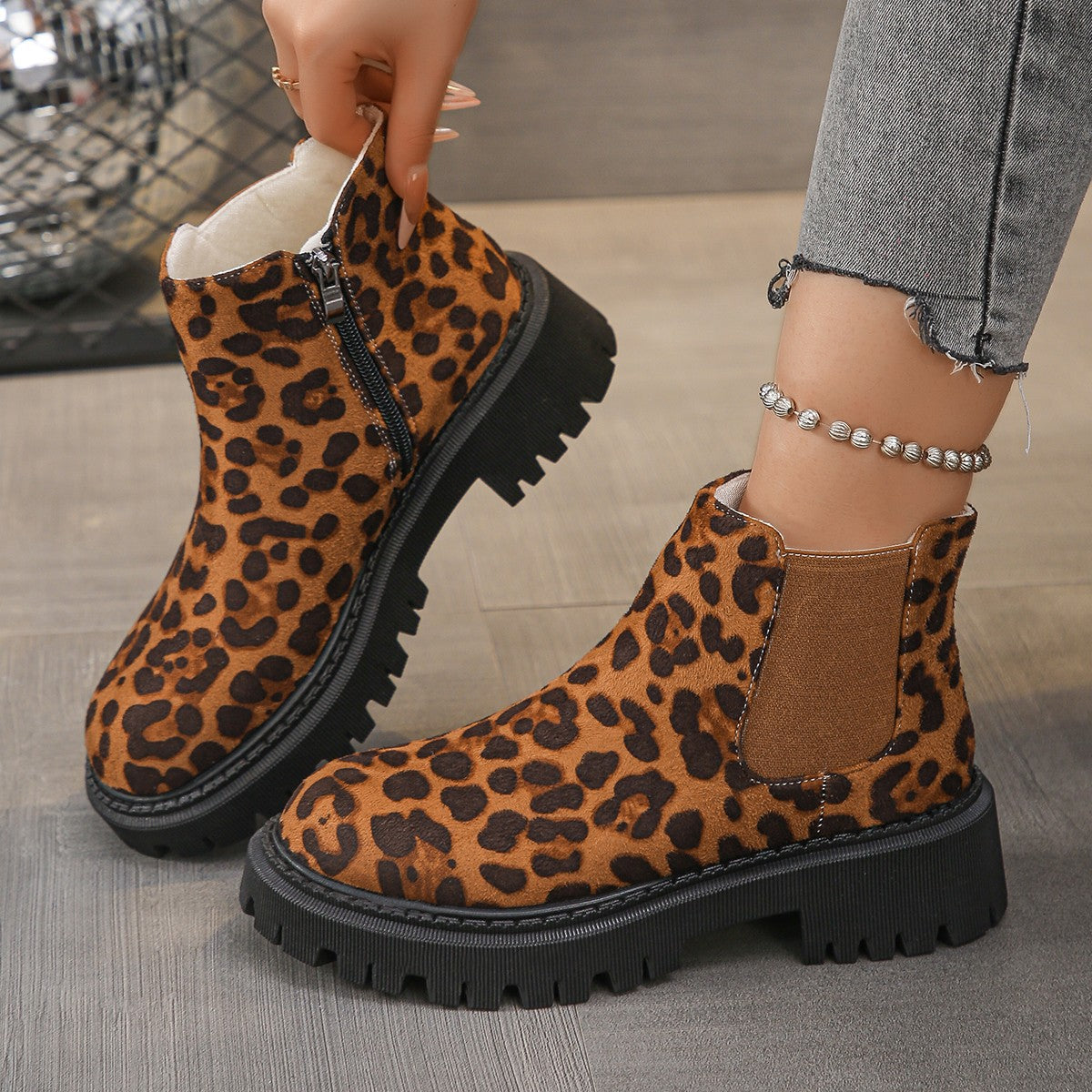 Modische Damen-Stiefeletten mit Leo-Print und Blockabsatz von MODEGEIST