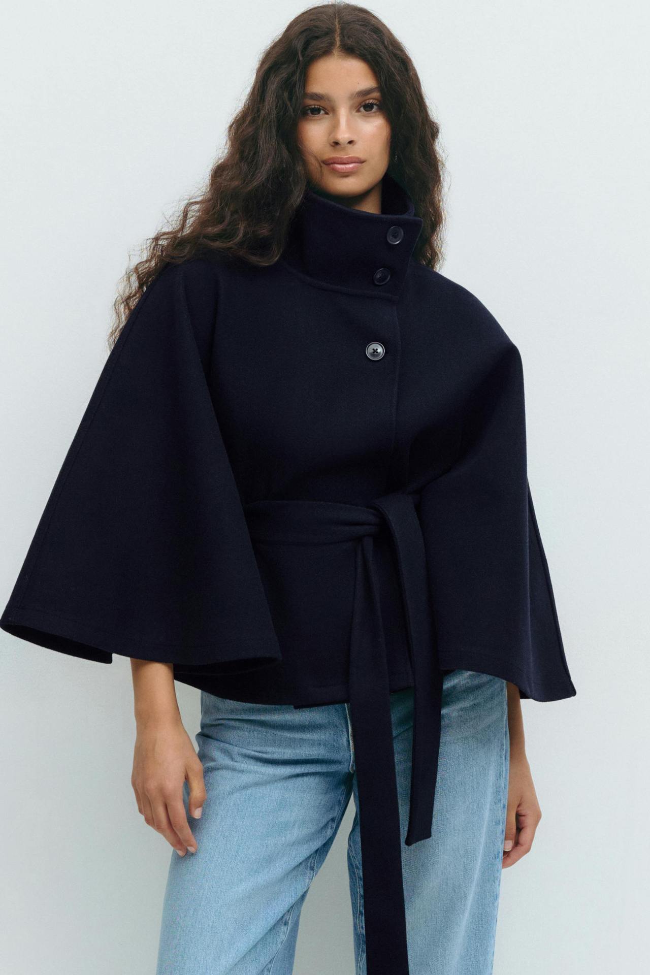Damen Relaxed Fit Umhangjacke mit Bindegürtel ModeGeist