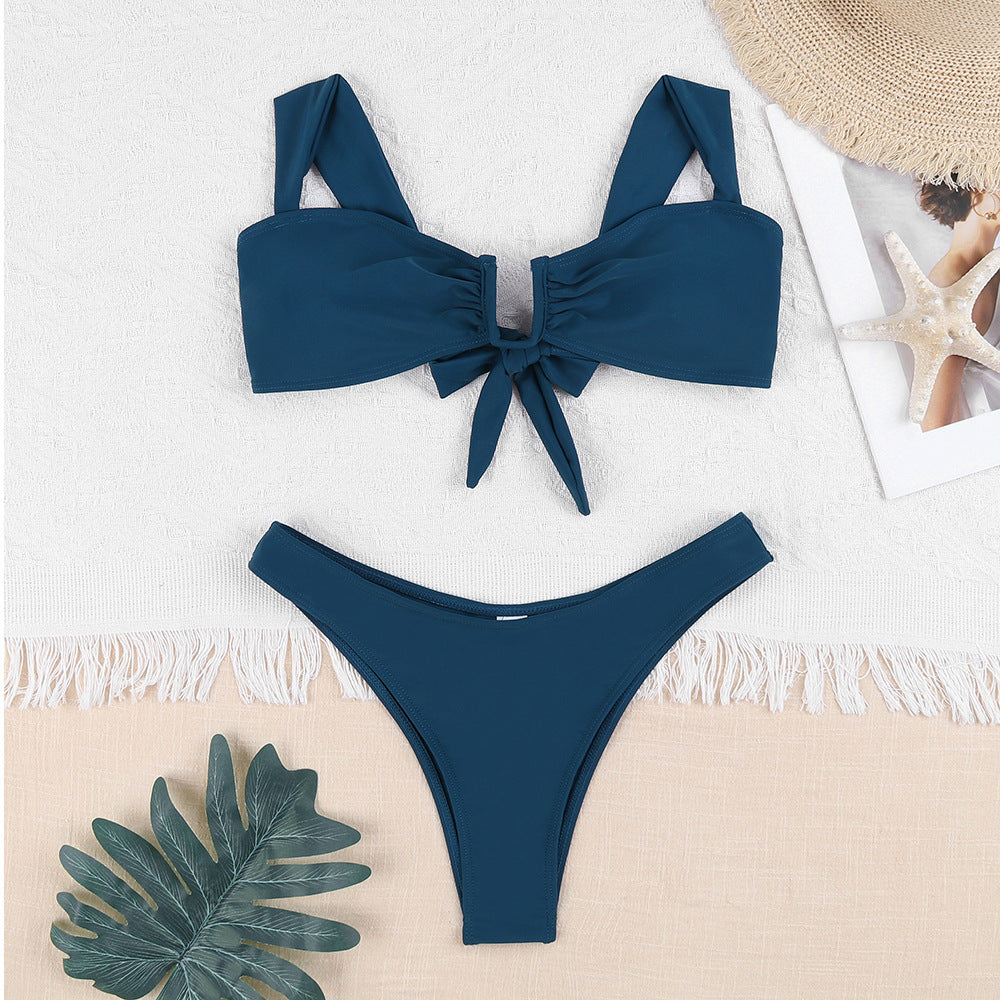 Modischer Damen-Bikini mit Blumenmuster und schönem Knoten