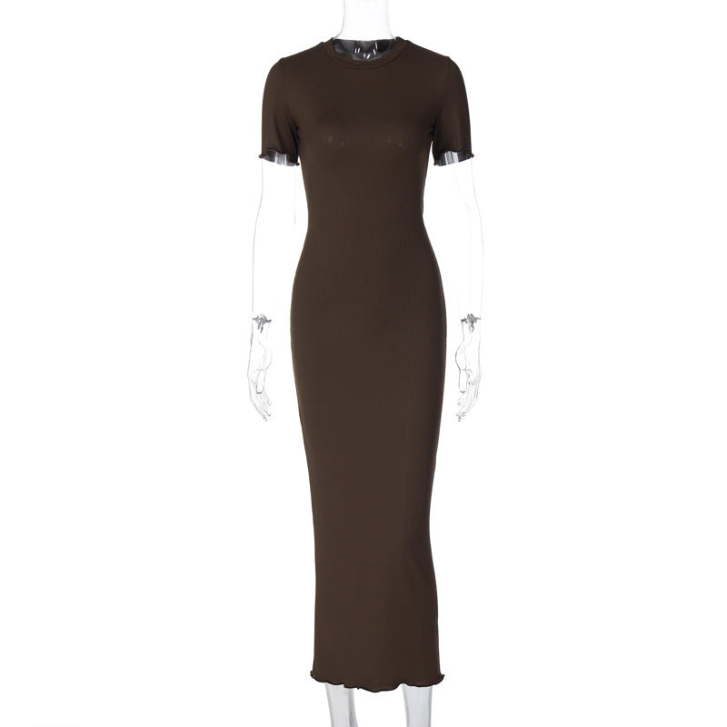 Figurbetontes Damen-Midikleid mit kurzen Ärmeln und Wellen-Saum von MODEGEIST