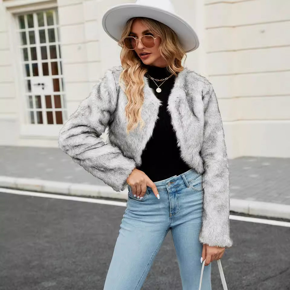 Damen Kurzjacke aus Kunstpelz mit weitem Schnitt und flauschigen Ärmeln ModeGeist