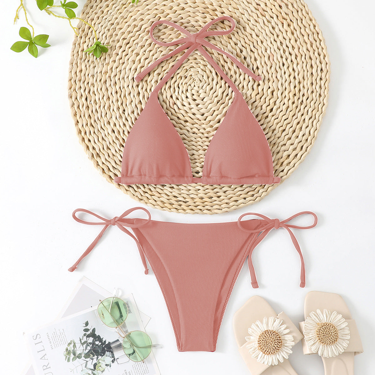 Modegeister Damen Bikini mit Dreieck-Oberteil, verstellbaren Bändern und feiner Rippstruktur