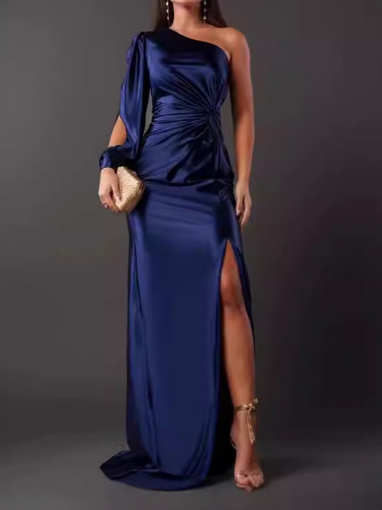 Damen Abendkleid mit asymmetrischem Ausschnitt und eleganter Faltenlegung ModeGeist