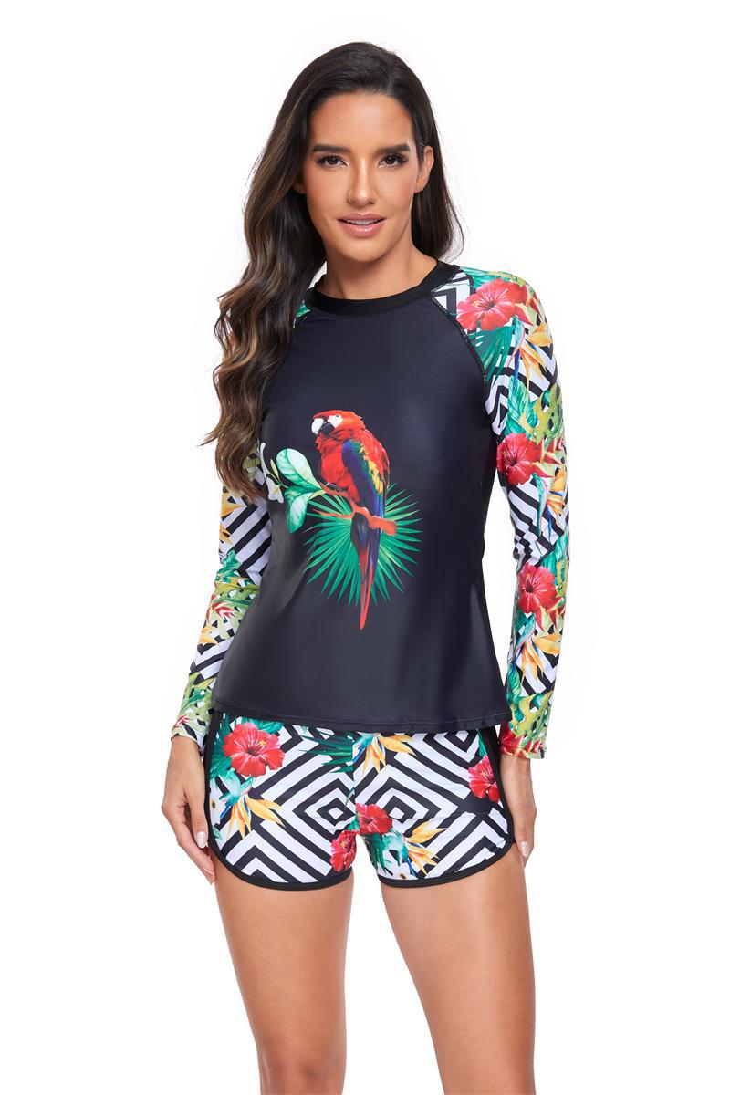 Sportlicher Damen Rashguard mit Blumenmuster und Shorts von MODEGEIST