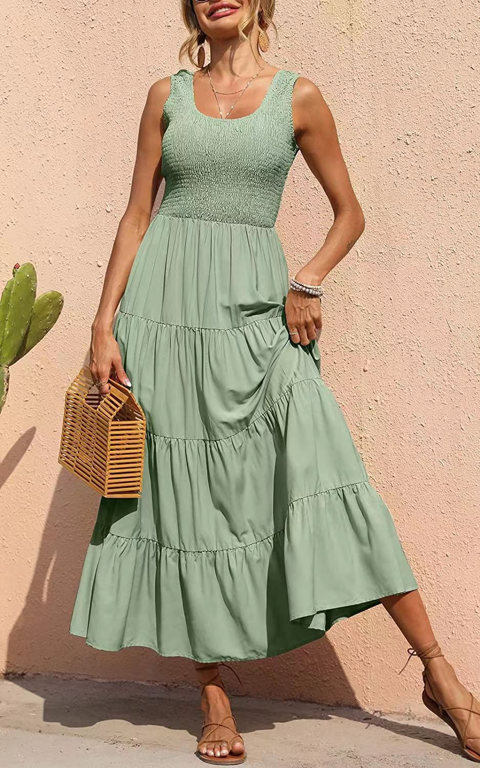 Elegantes Maxikleid für Damen mit Rüschen und figurbetontem Schnitt von MODEGEIST