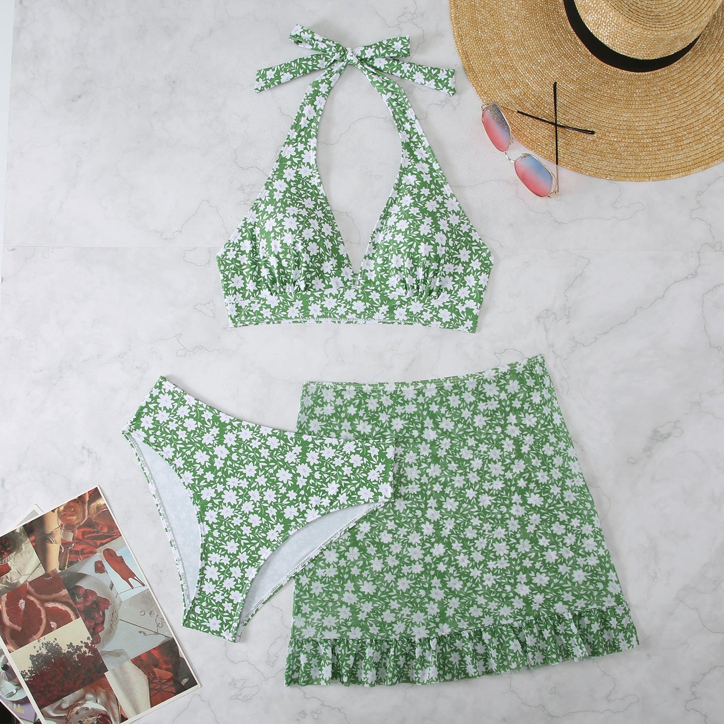 Modischer Damen-Bikini mit Blumenmuster, Halfter-Oberteil und Volantshorts