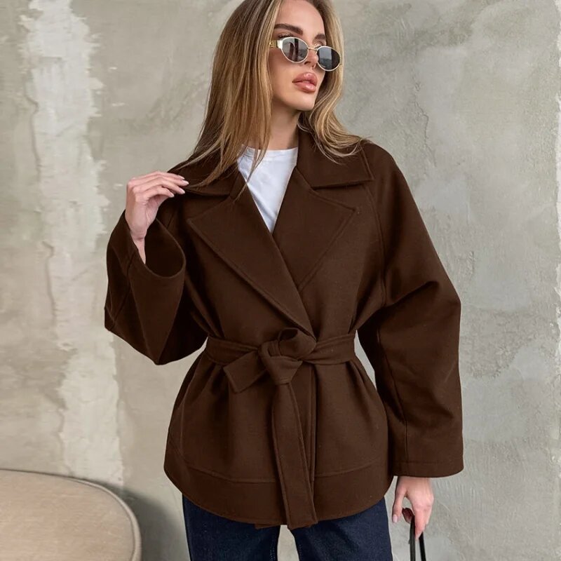 Damen Modische Wickeljacke aus hochwertigem Material mit taillierbarem Gürtel ModeGeist