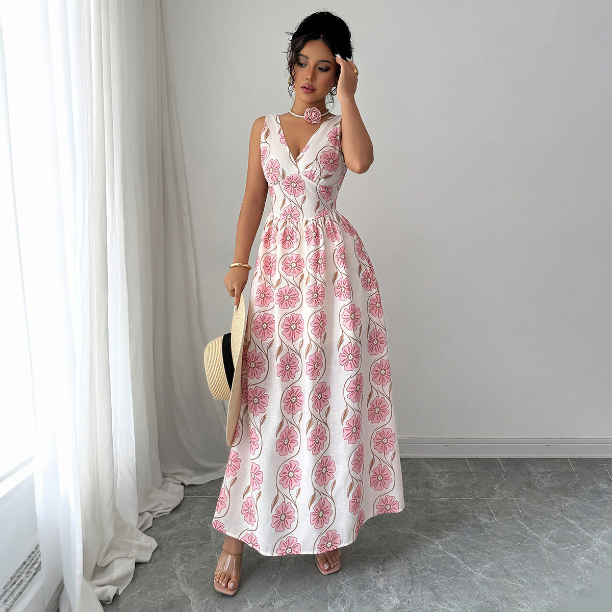Elegantes Maxikleid für Damen mit raffiniertem Blumenmuster und V-Ausschnitt von MODEGEIST