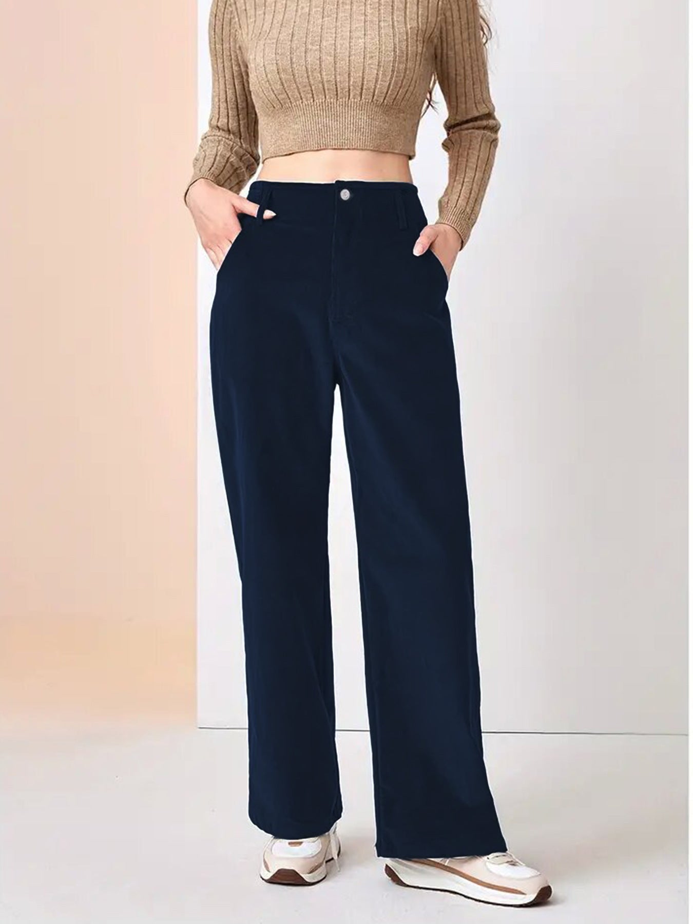 Modische und bequeme Damencordhose von MODEGEIST