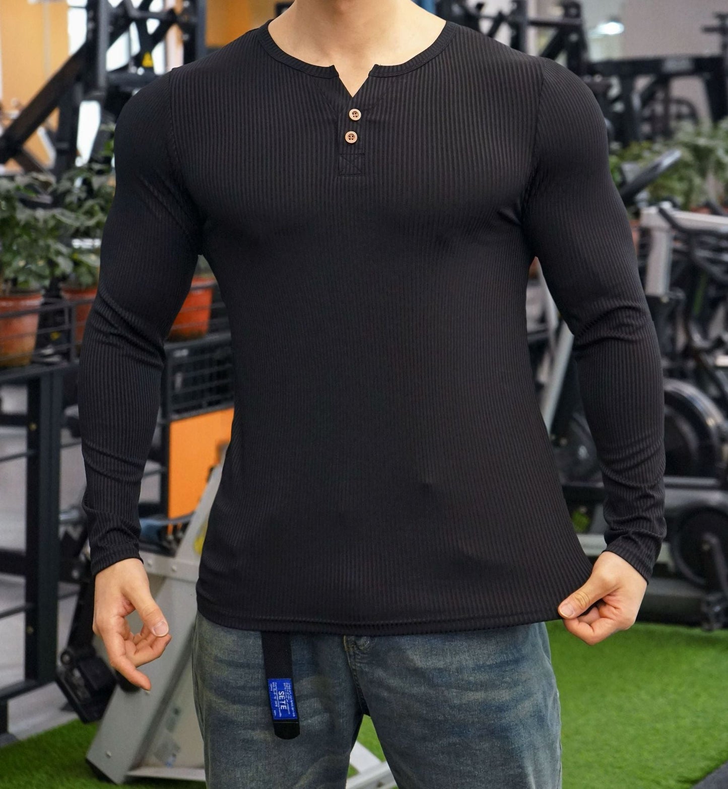 Herren Langarmshirt mit strukturiertem Design und Knopfleiste ModeGeist