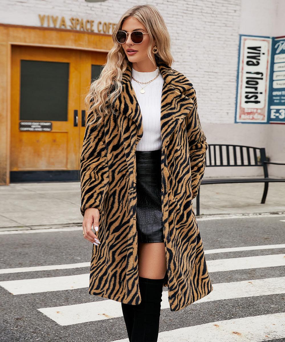 Damen Eleganter Kunstpelzmantel im Zebra-Design ModeGeist
