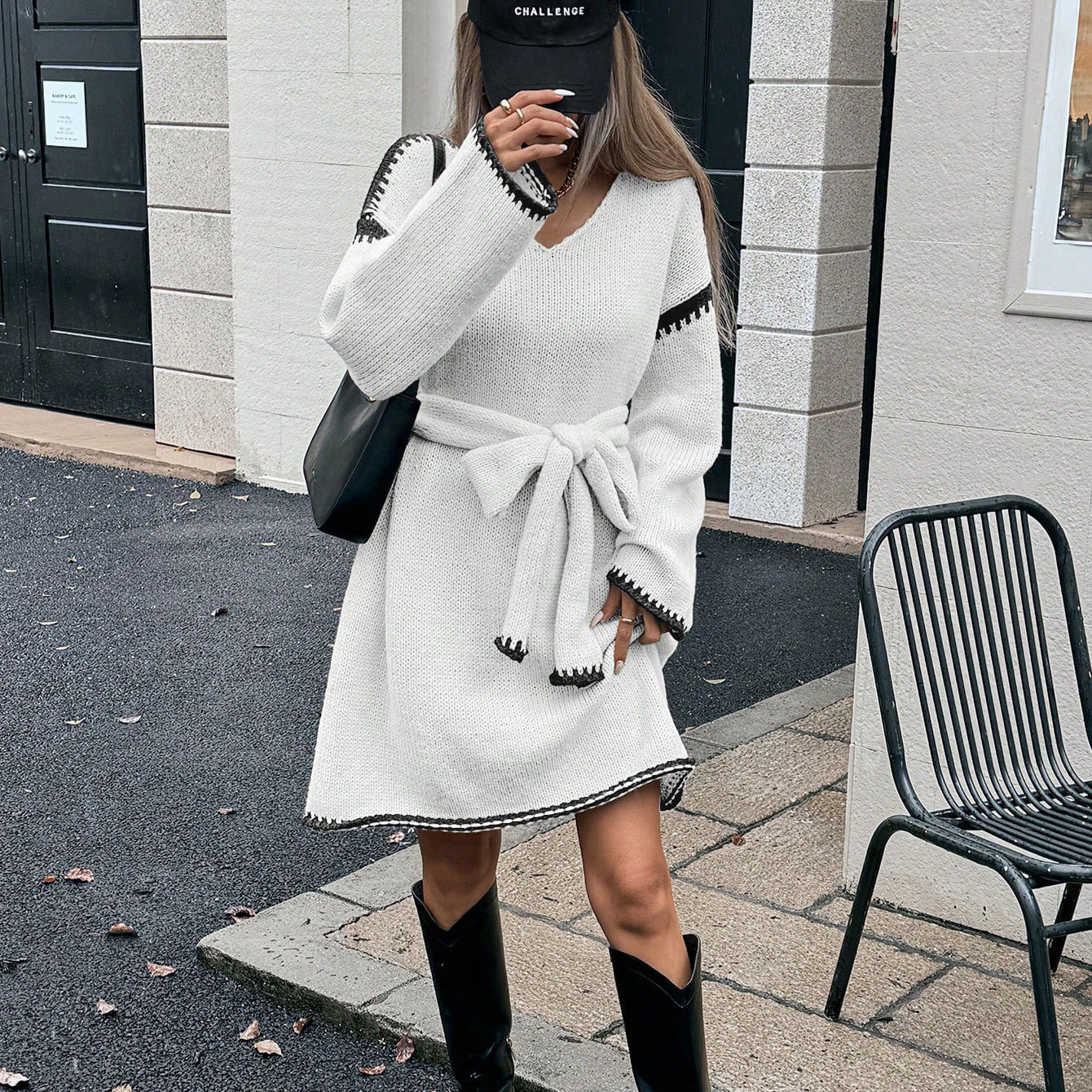 Damen Strickkleid mit Gürtel und V-Ausschnitt ModeGeist
