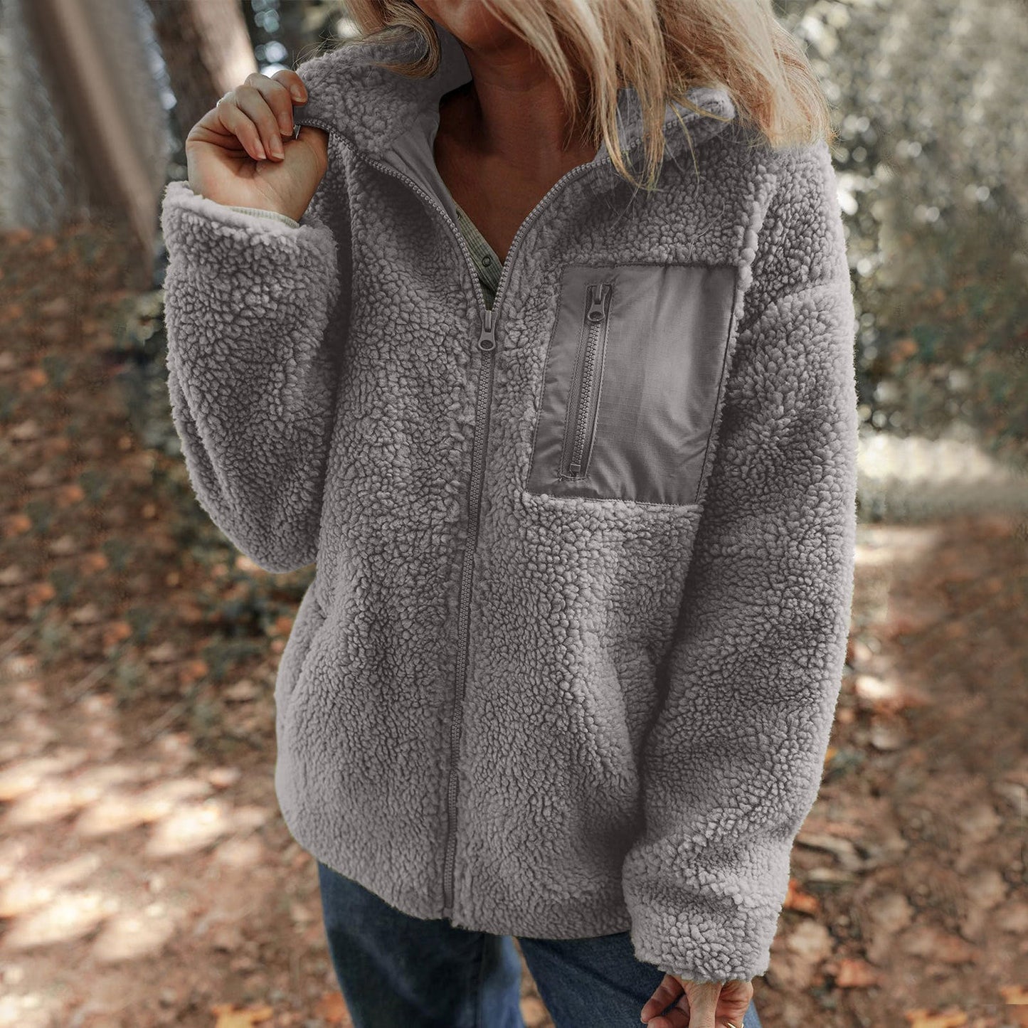 Damen Fleecejacke mit hochabschließendem Kragen und praktischer Brusttasche ModeGeist