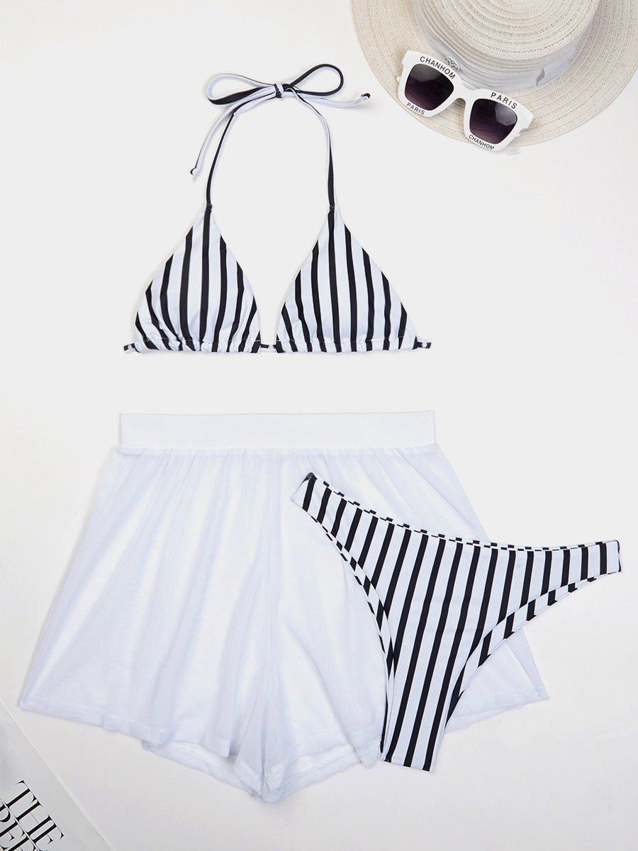 Streifiger Dreieck-Bikini mit fließendem Strandrock Set von MODEGEIST für Damen