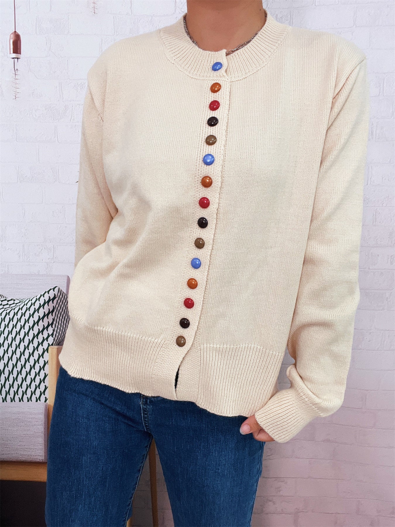 Damen stilvolle Strickjacke mit bunten Knöpfen ModeGeist