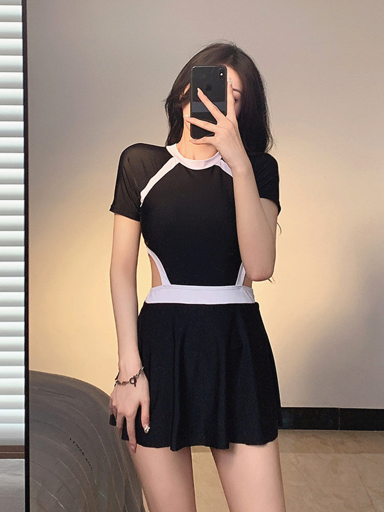 Sportlicher Badeanzug mit Rock für Damen von MODEGEIST