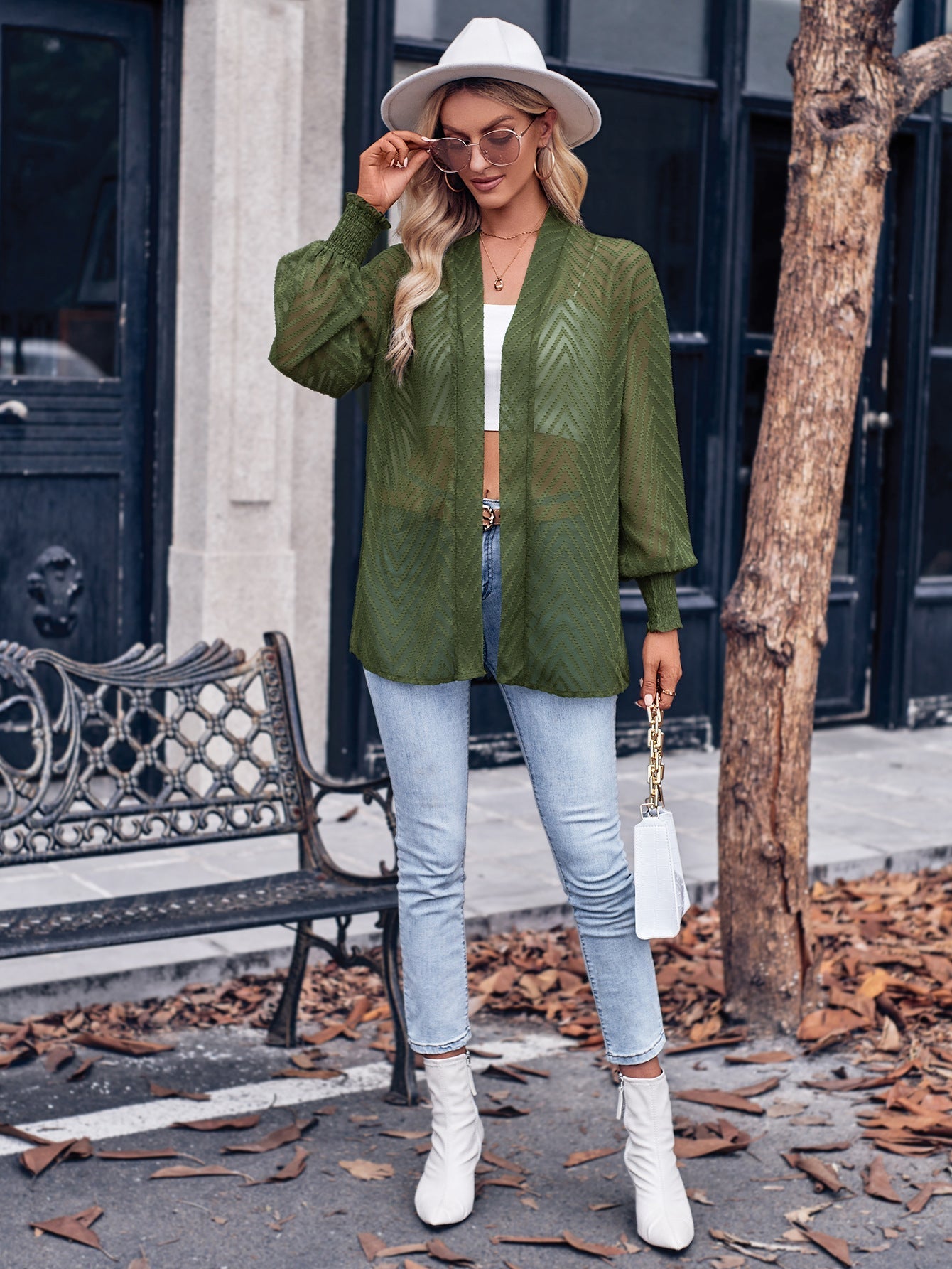 Modische Kimono-Jacke für Damen mit luftigem Zickzackmuster und eleganten Trompetenärmeln von MODEGEIST