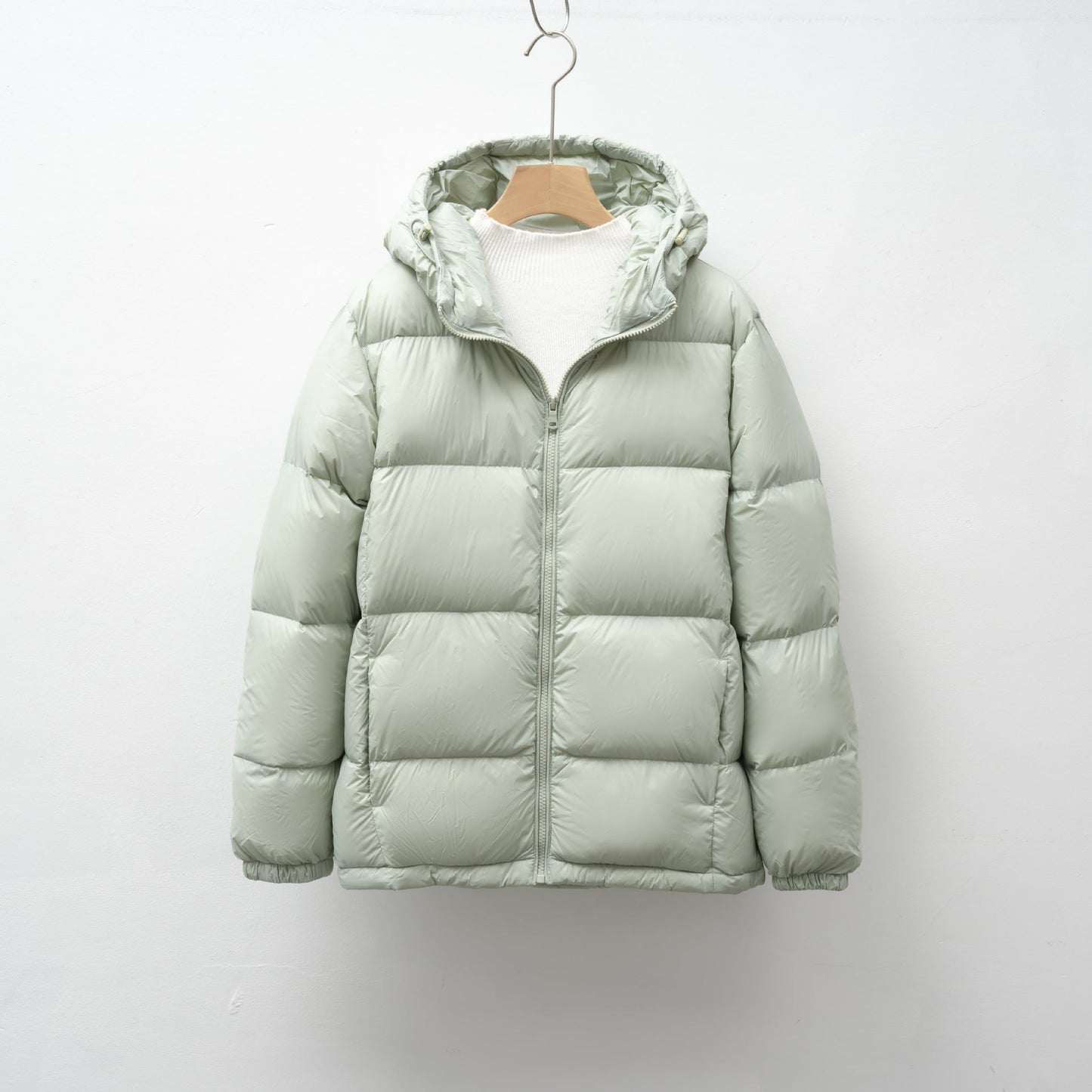 Damen leichte isolierte Winterjacke mit verstellbarer Kapuze ModeGeist