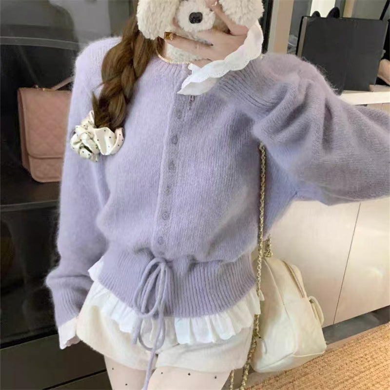Damen Strickjacke mit Rüschensaum und Perlenknöpfen ModeGeist