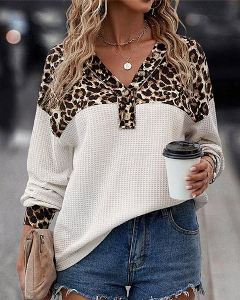 Trendiges Damen-Oberteil mit angesagtem Animal-Print von MODEGEIST