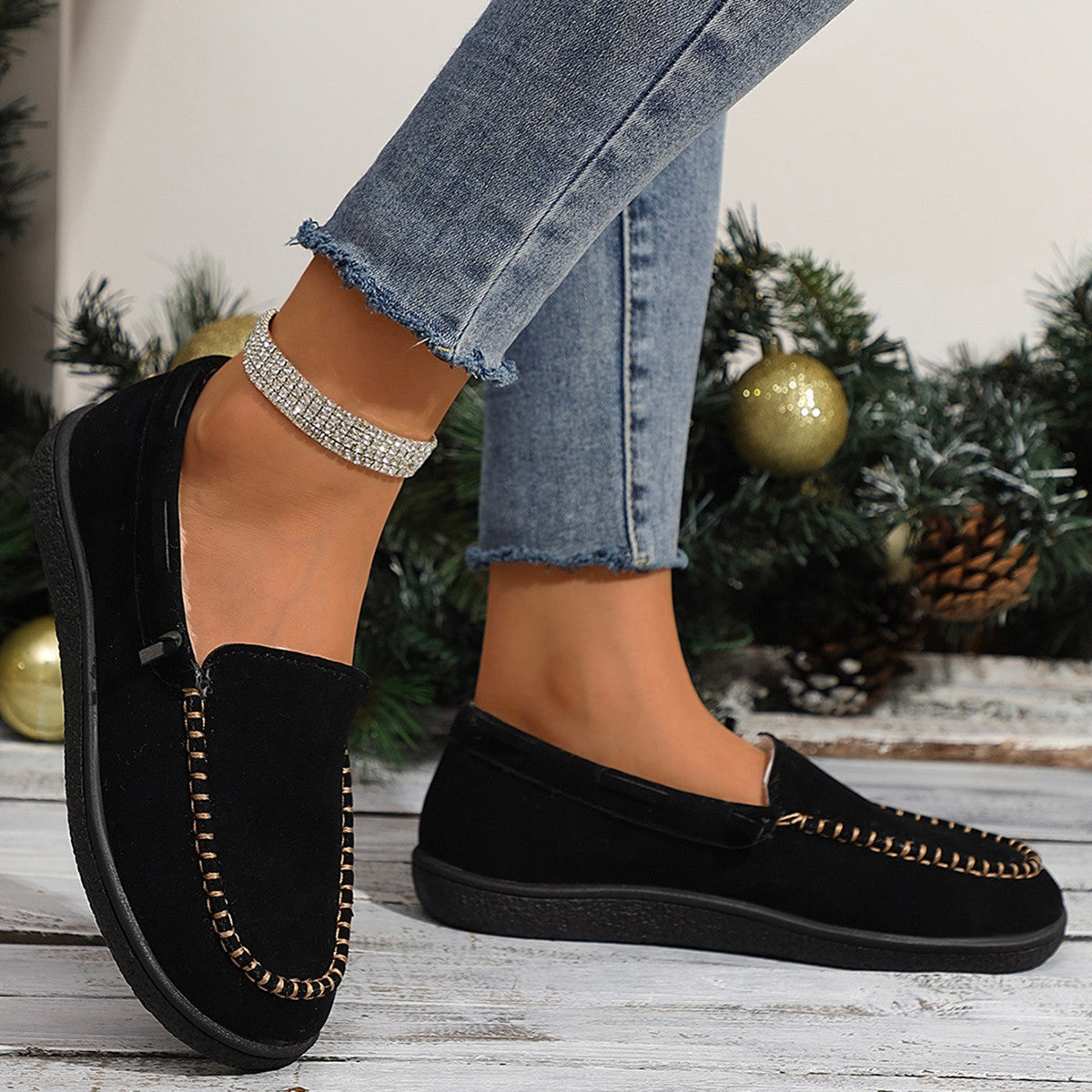Bequeme Damen-Mokassins im lässigen Stil mit handgenähten Details und weichem Innenfutter von MODEGEIST