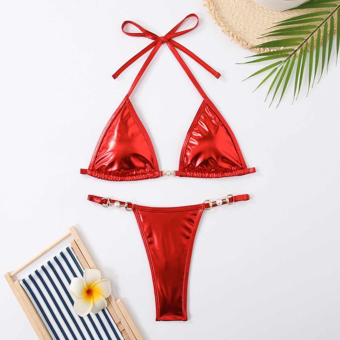 Bikini-Set mit Dreieck-Oberteilen, verstellbaren Trägern und glänzenden Details von MODEGEIST