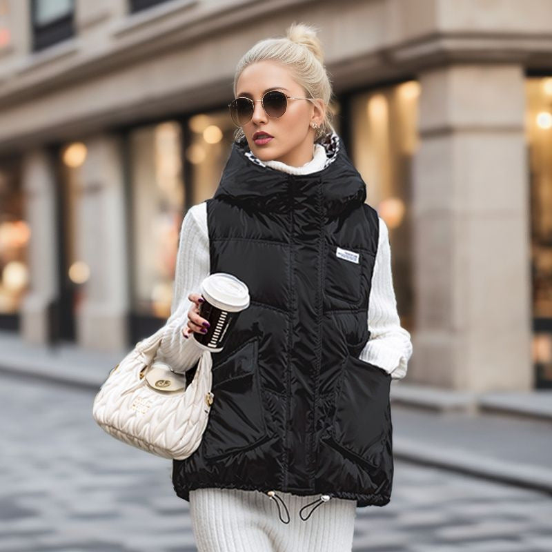 Damen gesteppte Winterweste mit verstellbarer Kapuze und praktischen Taschen ModeGeist