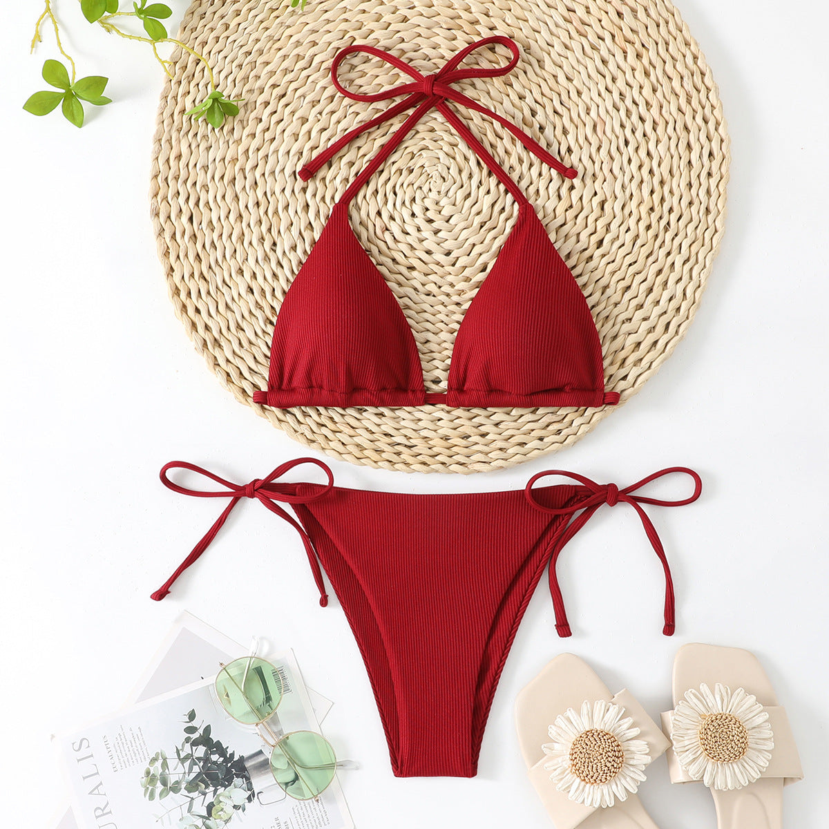 Modegeister Damen Bikini mit Dreieck-Oberteil, verstellbaren Bändern und feiner Rippstruktur