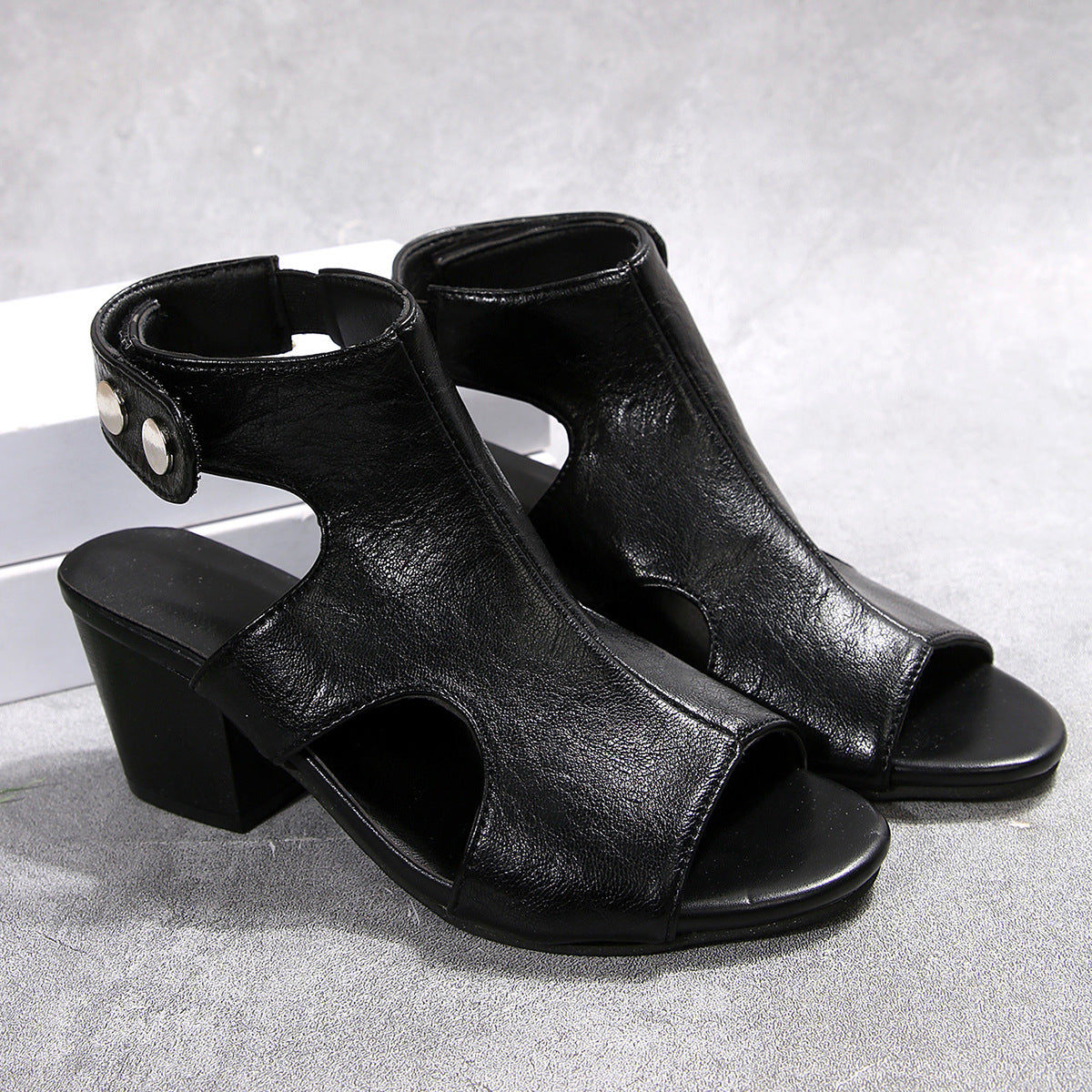 Modische Damen-Absatzschuhe mit offenen Zehen