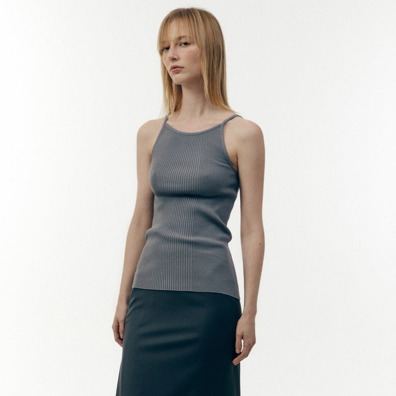 Elegante Damenstrickbluse mit raffinierten Rippen und verstellbaren Trägern von MODEGEIST