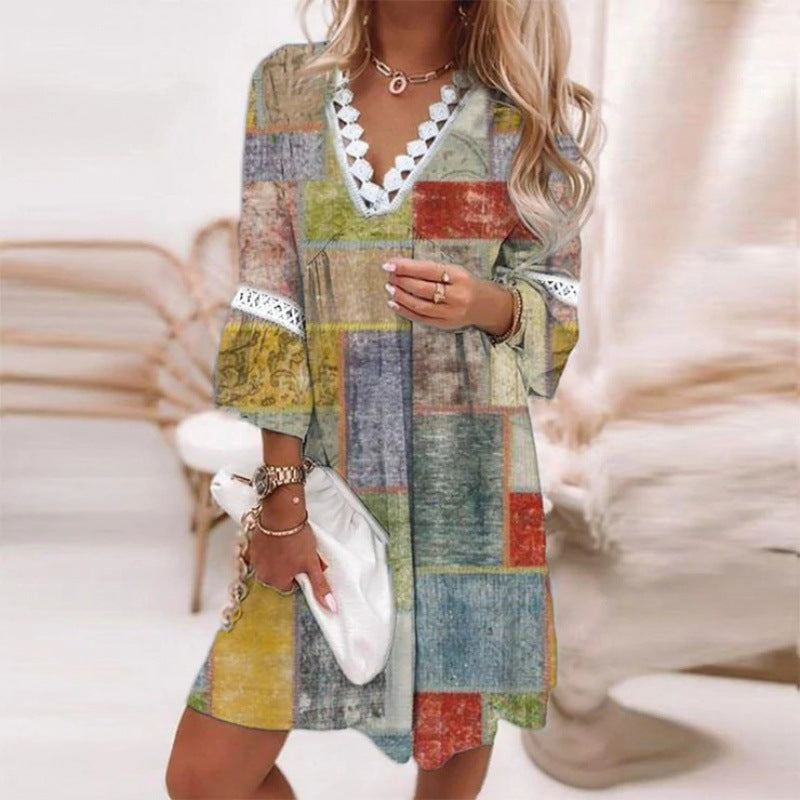 Damen Blumiges Tunika-Kleid mit Spitzenakzenten ModeGeist