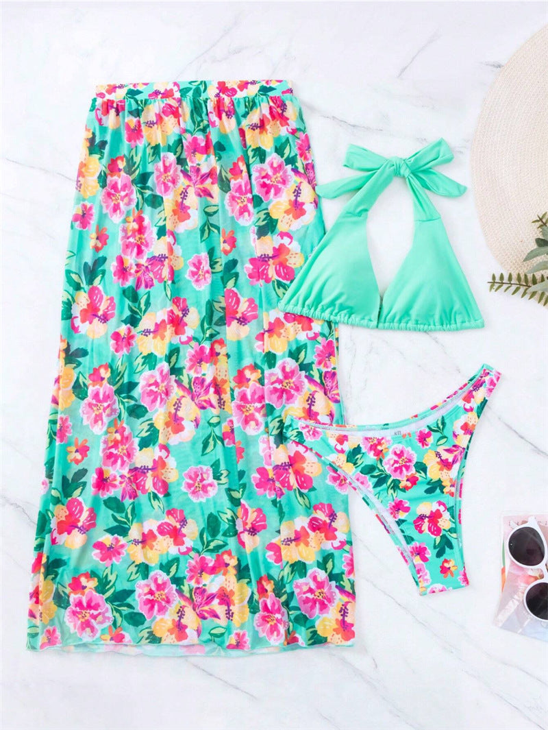 Modischer Damen Bikini mit Blumenmuster und durchsichtigem Wickelrock von MODEGEIST
