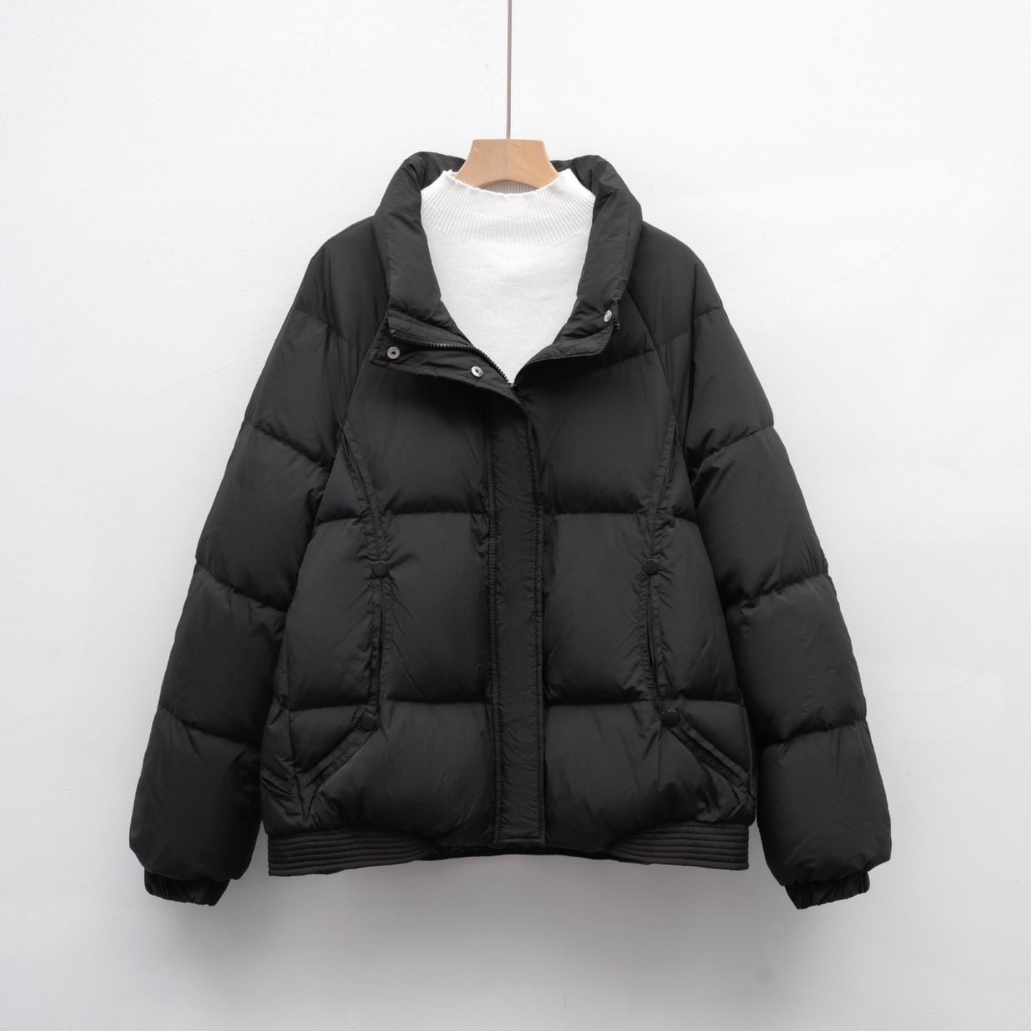 Damen Voluminöse Steppjacke mit modernem Kragen und praktischen Taschen ModeGeist